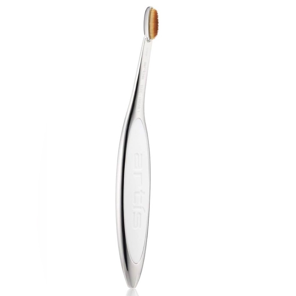 Contour makeup brush